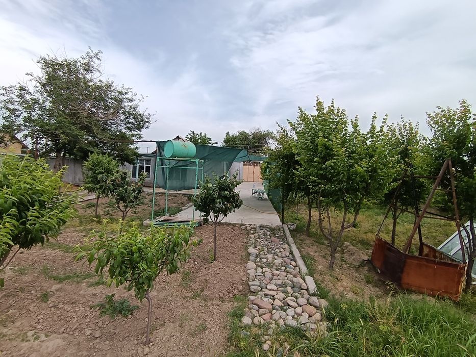 Продаётся дача. 6 сотох в суруме.