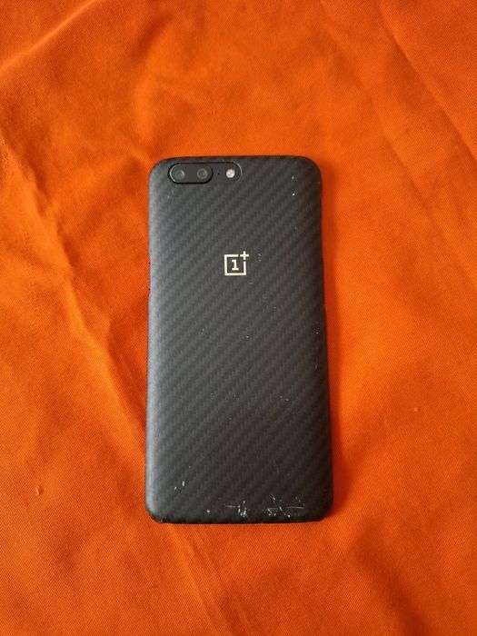 One plus 5 . 128gb/8gb ram