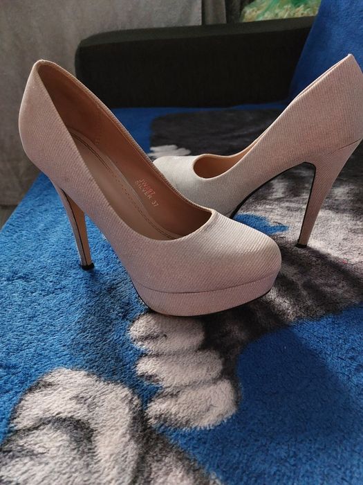 Sandale și pantofi eleganți