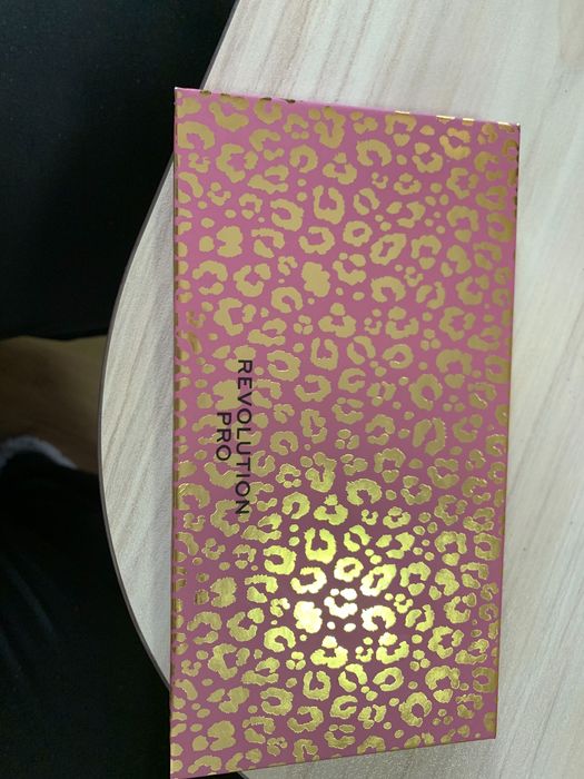 Revolution pallete senki za ochi  палитра  сенки за очи