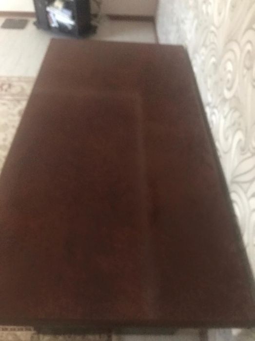 Продам стол из красного дерева