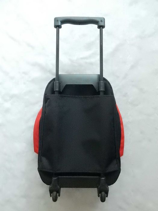 Troller Umbro. Vezi dimensiuni exacte in a doua poza.