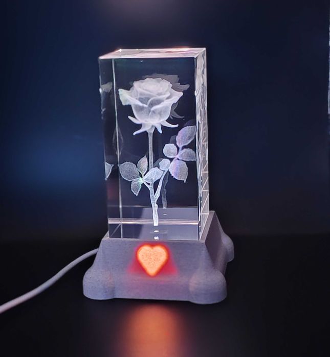 Вечна 3D Гравирана Роза в Кристал - Луксозен Подарък за Свети Валентин