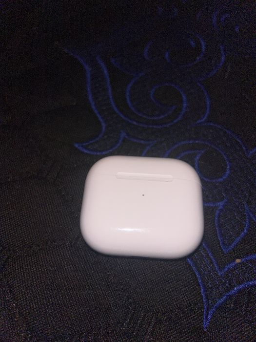 Продам Airpods 3