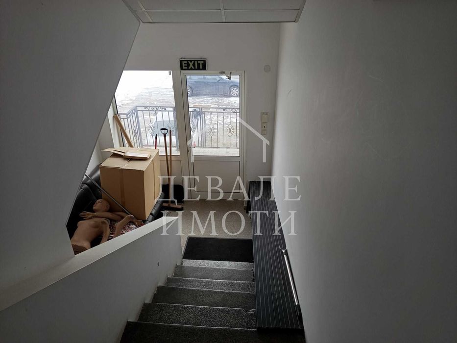 Продава се Промишлена сграда в Русе, Търговия на едро - 525 кв.м за 632 €/кв.м - Снимка #12