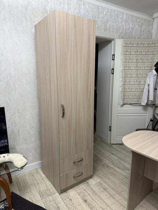 продам стол и шкаф