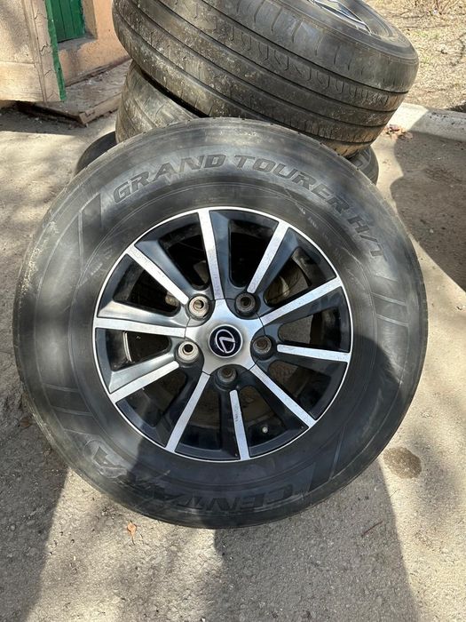 Продам летние шины с дисками