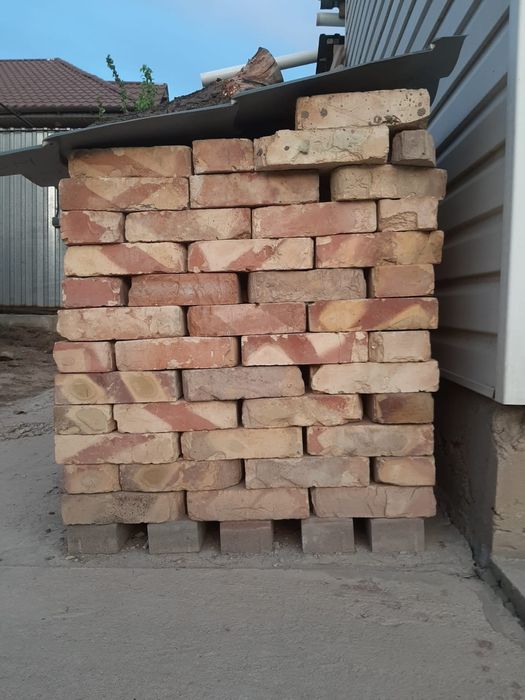 Кирпич красный (~300 шт.)