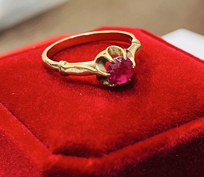 Златен руски сет жълто злато и естествен рубин