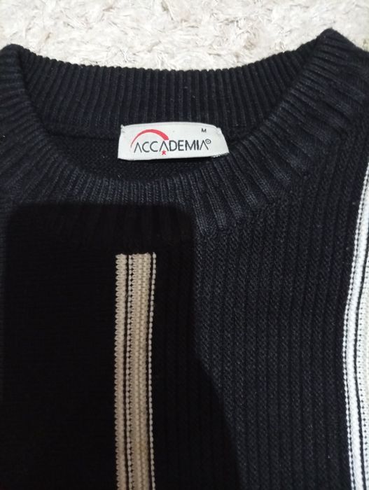 Продам теплый свитер недорого