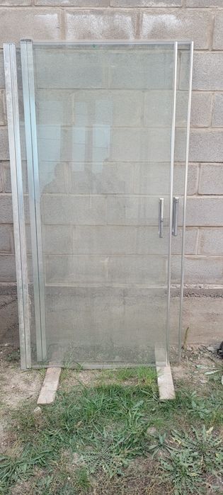 Продам  дверцы для ванной 2 штуки.