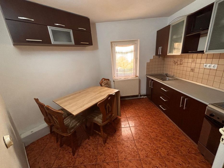 Închiriez apartament 3 camere — fotografia 1