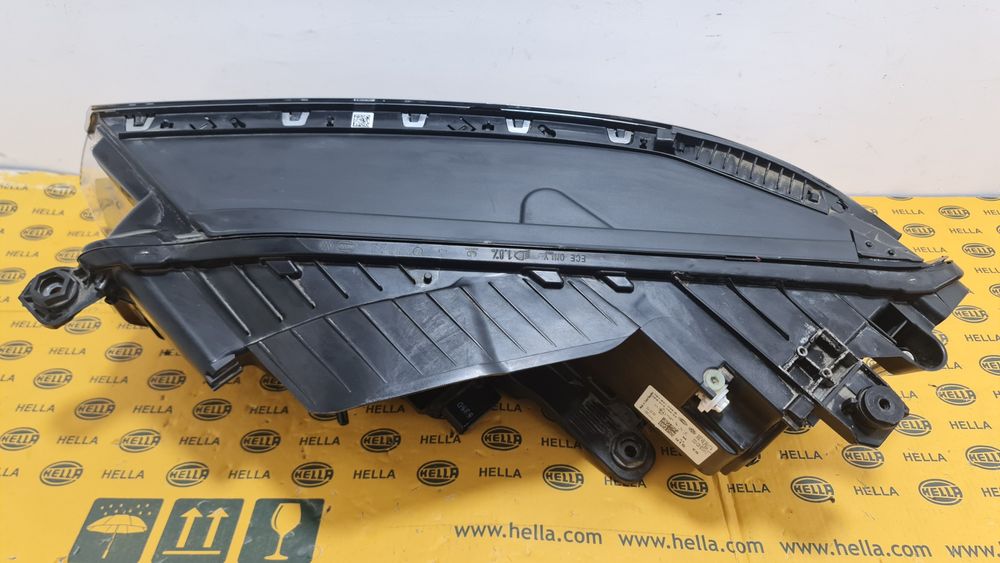 Far dreapta led xenon VW Touareg 3 7cr cr7 2019+