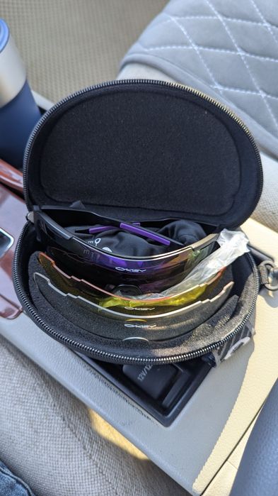 Беговые и велосипедные очки Oakley