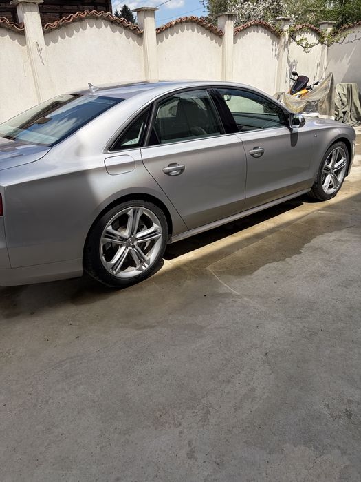 Audi S8 в перфектно състояние