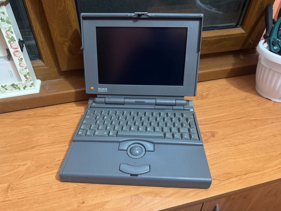 Apple Macintosh PowerBook 140