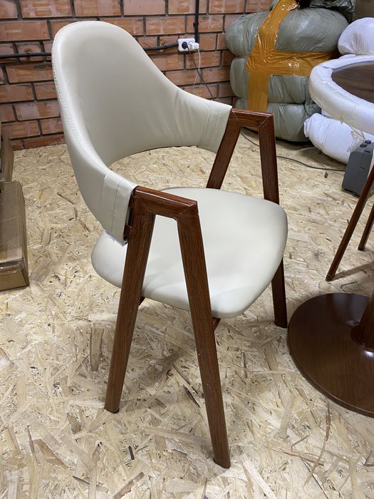 Продам набор: стол + 2 стула