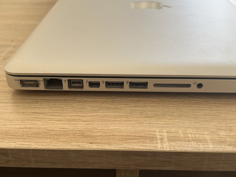 MacBook Pro 2011 13” / SSD 240GB / Работи добре