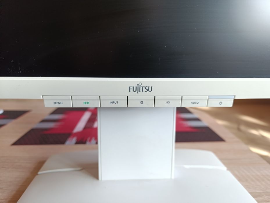 Продавам монитор Fujitsu B23T-6