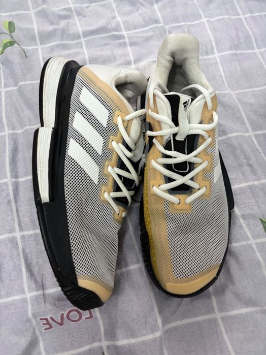 Продам кроссовки Адидас