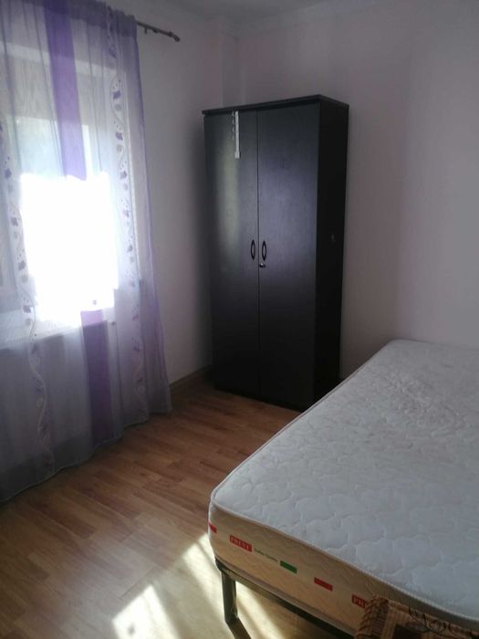 INCHIRIEZ apartament 4 camere in Onesti, partial mobilat