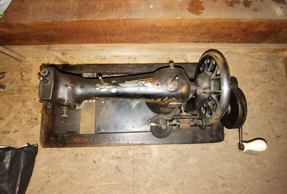 Шевна машина Науман  с антикварна стойност на над 150 г