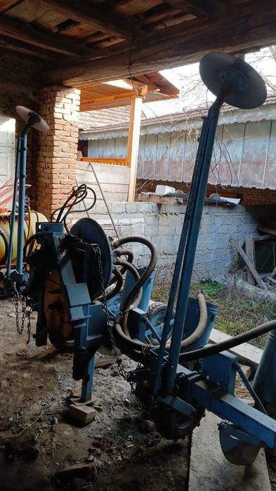 Vând semănătoare porumb, 4 randuri.