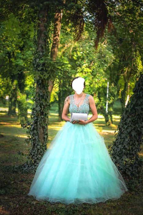 Продавам бална рокля