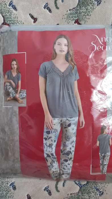 Пижама, домашний костюм.