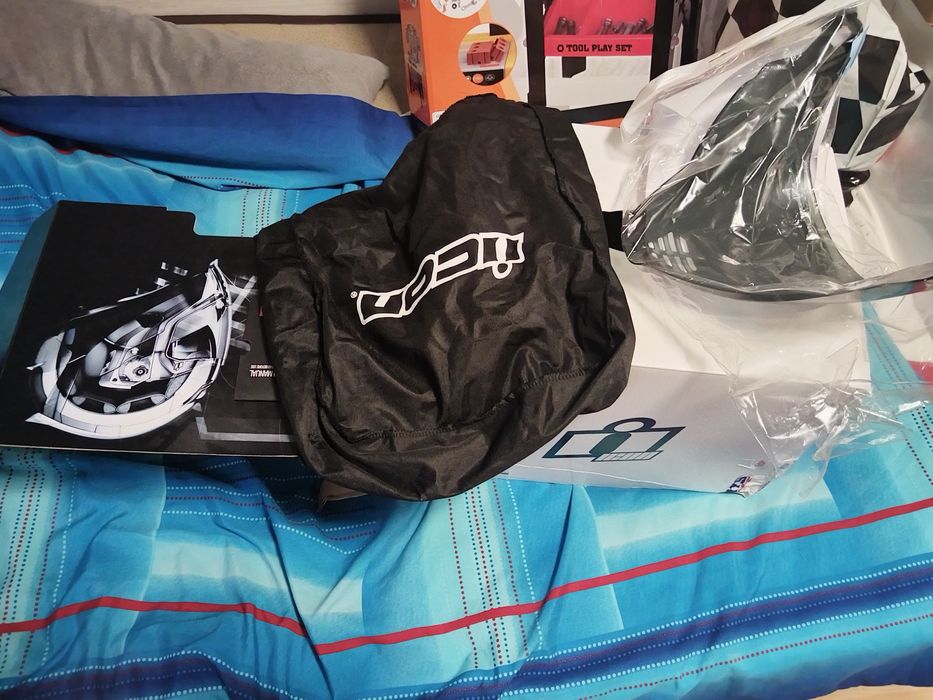 Каска ICON Аirflite