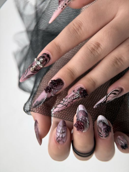 Наращивание ногтей , маникюр, укрепление ногтей