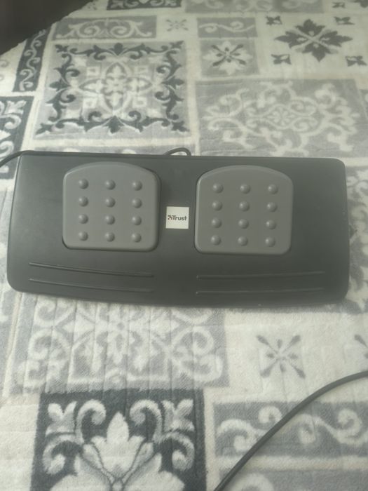 Vând volan gaming Trust Predator