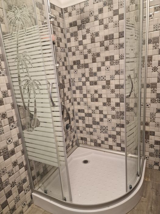 Cabina de dus simpla semirotunda