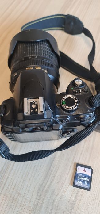 Nikon D60 cu obiectiv Nikon 18-105 VR, carc SD 4gb, incarcator și baterie 
Stare buna estetic și functional.