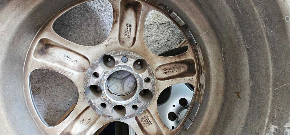 4 бр. гуми Continental 235/45 R 17, джанти, болтове за Mercedes