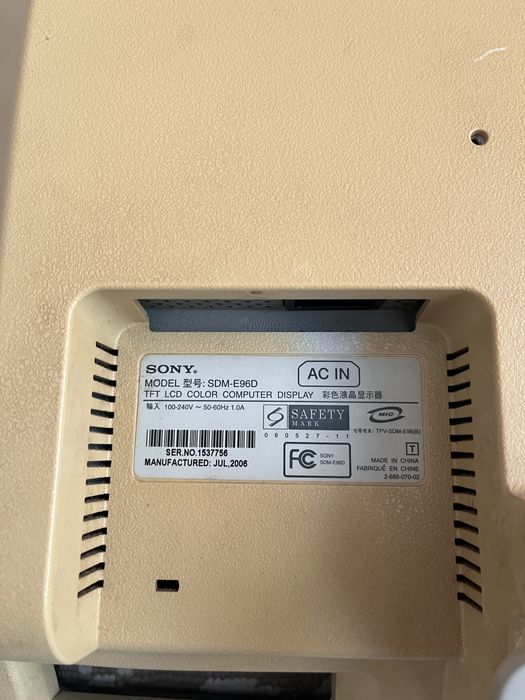 Продавам Монитор Sony SDM-E96D TFT LCD Color Computer Display