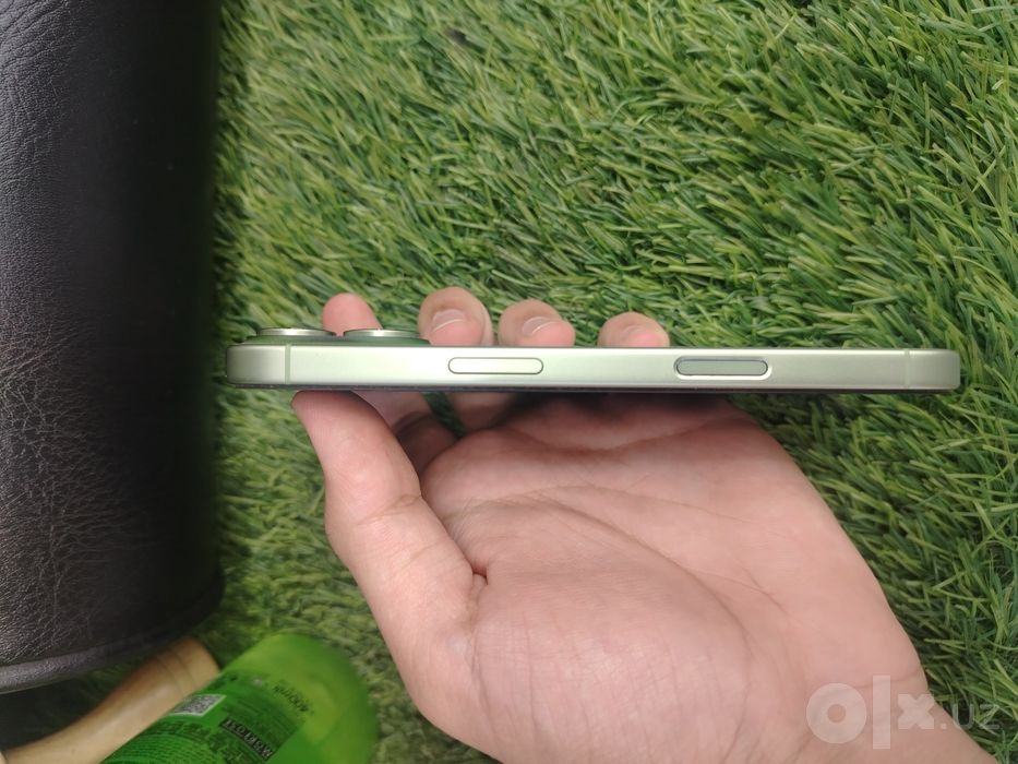 IPhone 17 grean tinniq