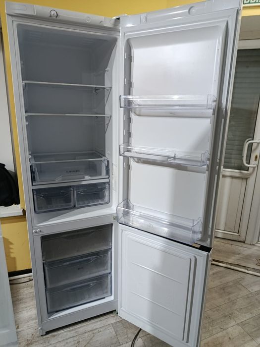 Продам холодильник Indesit
