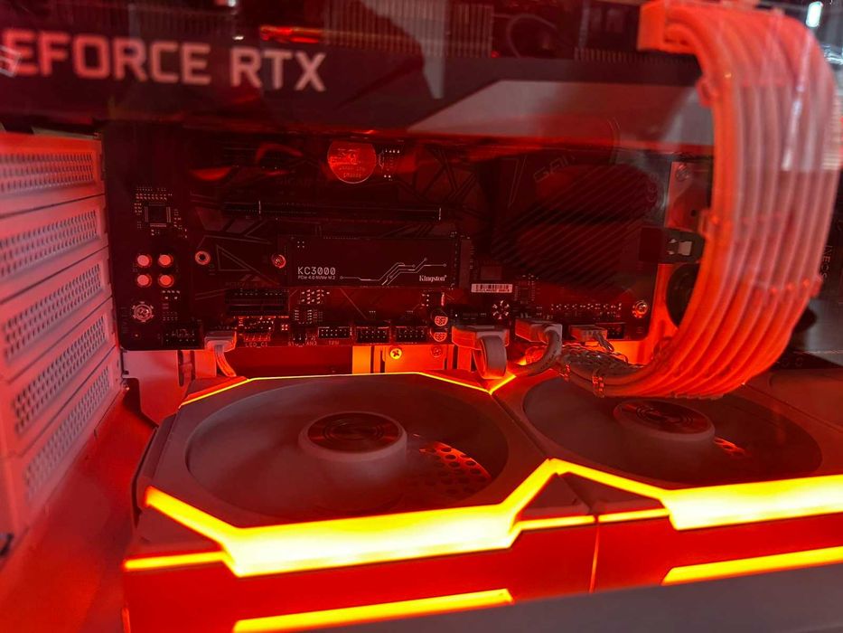 Геймърски сетъп в отлино състояние