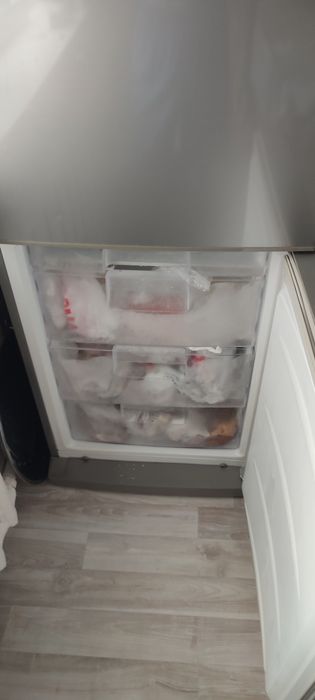 Холодильник LG в хорошем состоянии