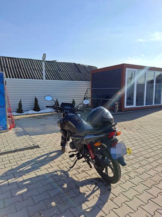 Motocicleta Honda CB 125 F