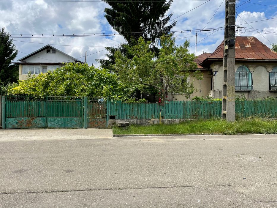 Casa demolabila cu teren 1500mp Bucov - Proprietar / Utilitati