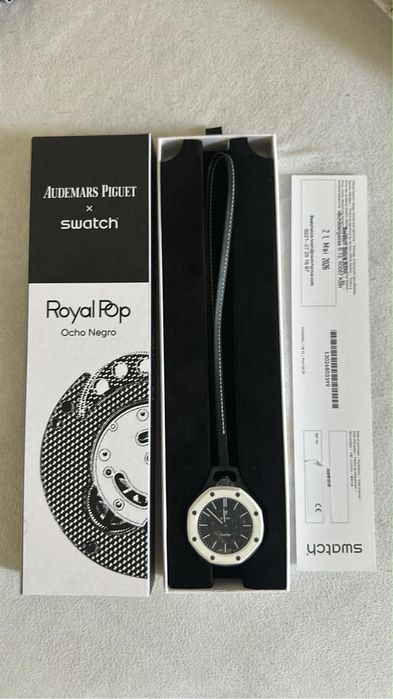 Audemars x Swatch AP Royal Pop -  Huit Blanc Ocho Negro Налични