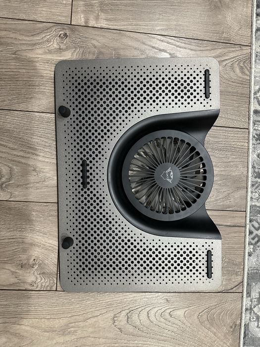 Продам игровую подставку для ноутбука за 5000тг