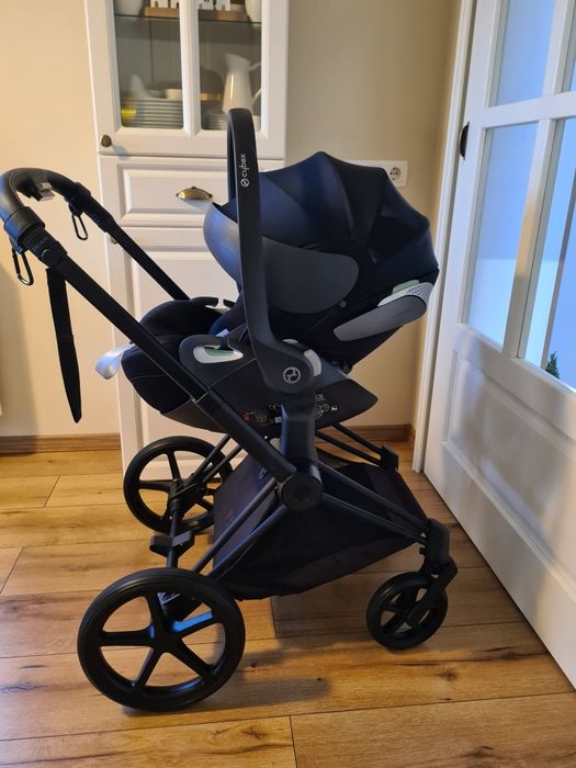 Cybex Priam Platinum 4.0 cu cadru negru mart si scoica Cloud T+ i size