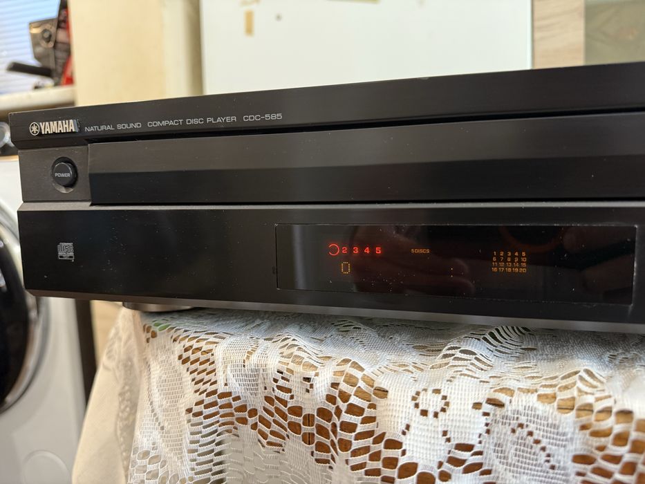 Yamaha CD 585 Player