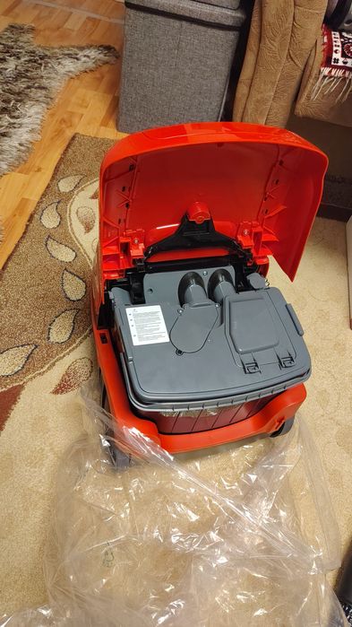 Aspirator cu spalare BOSCH , 5l, 2100W, negru-rosu