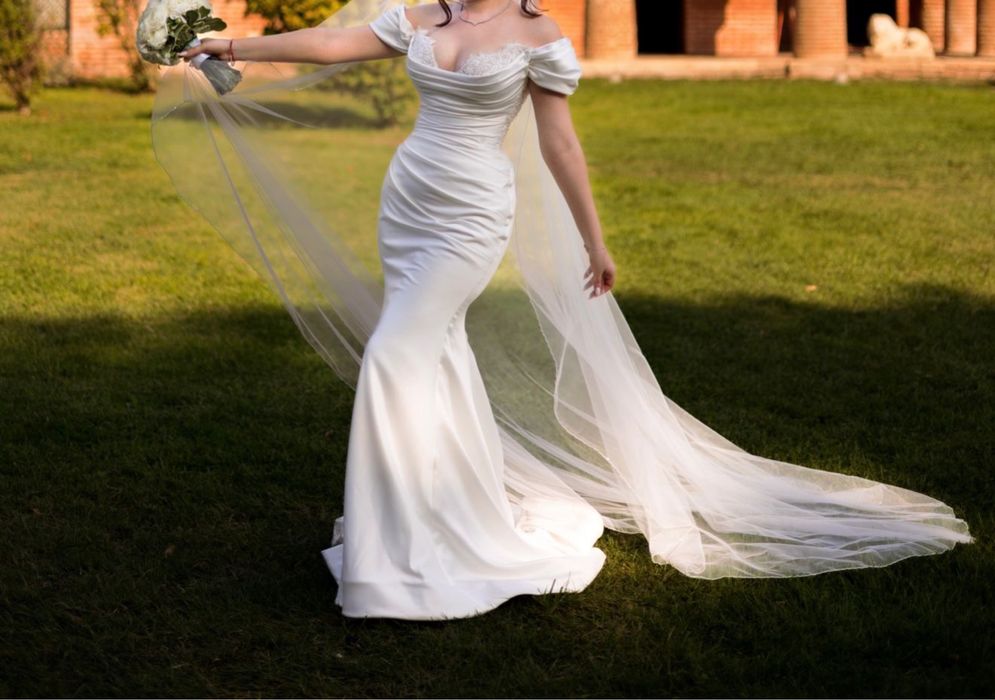 Rochie de mireasa cu trena detasabilia si voal inclus