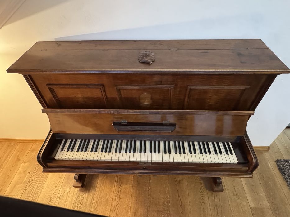 Pian vertical vechi Alois Parttart Wien