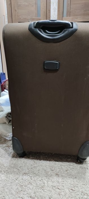 Большой чемодан.